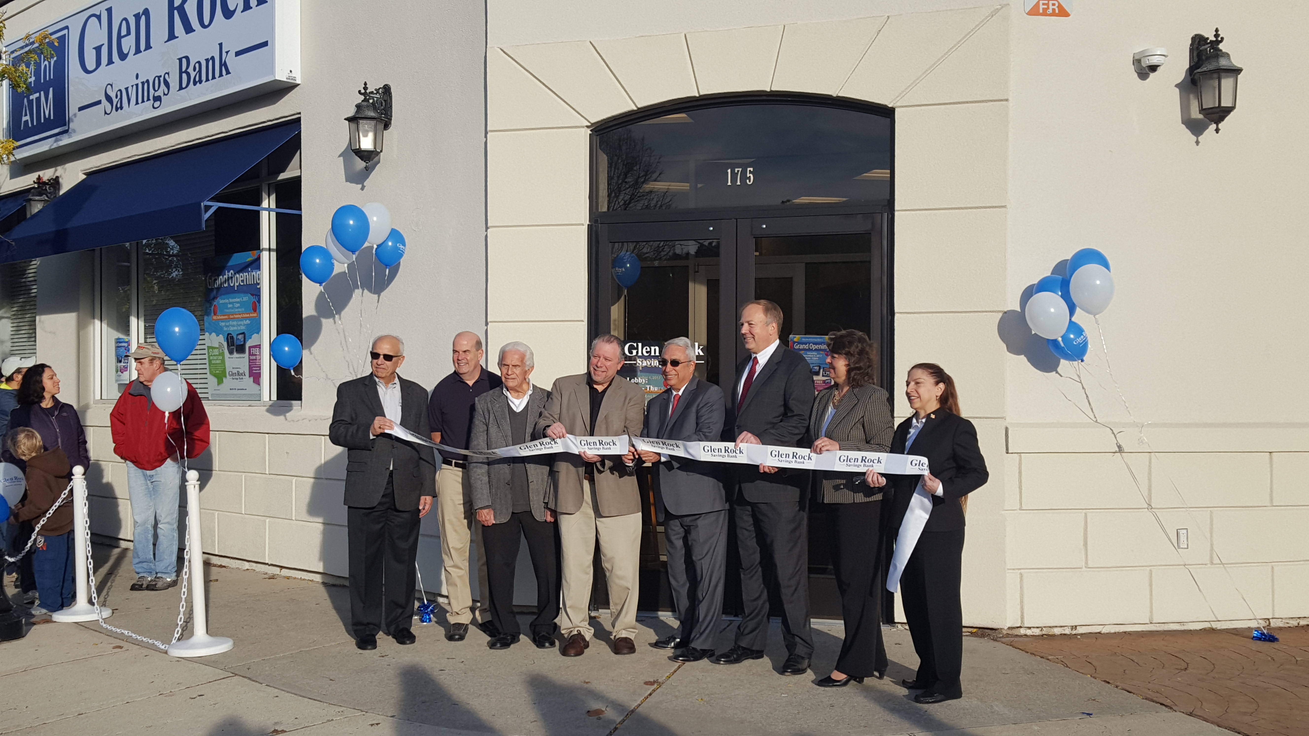44474400b8c3a02458a7_glenRock_bank_cut_ribbon.jpg