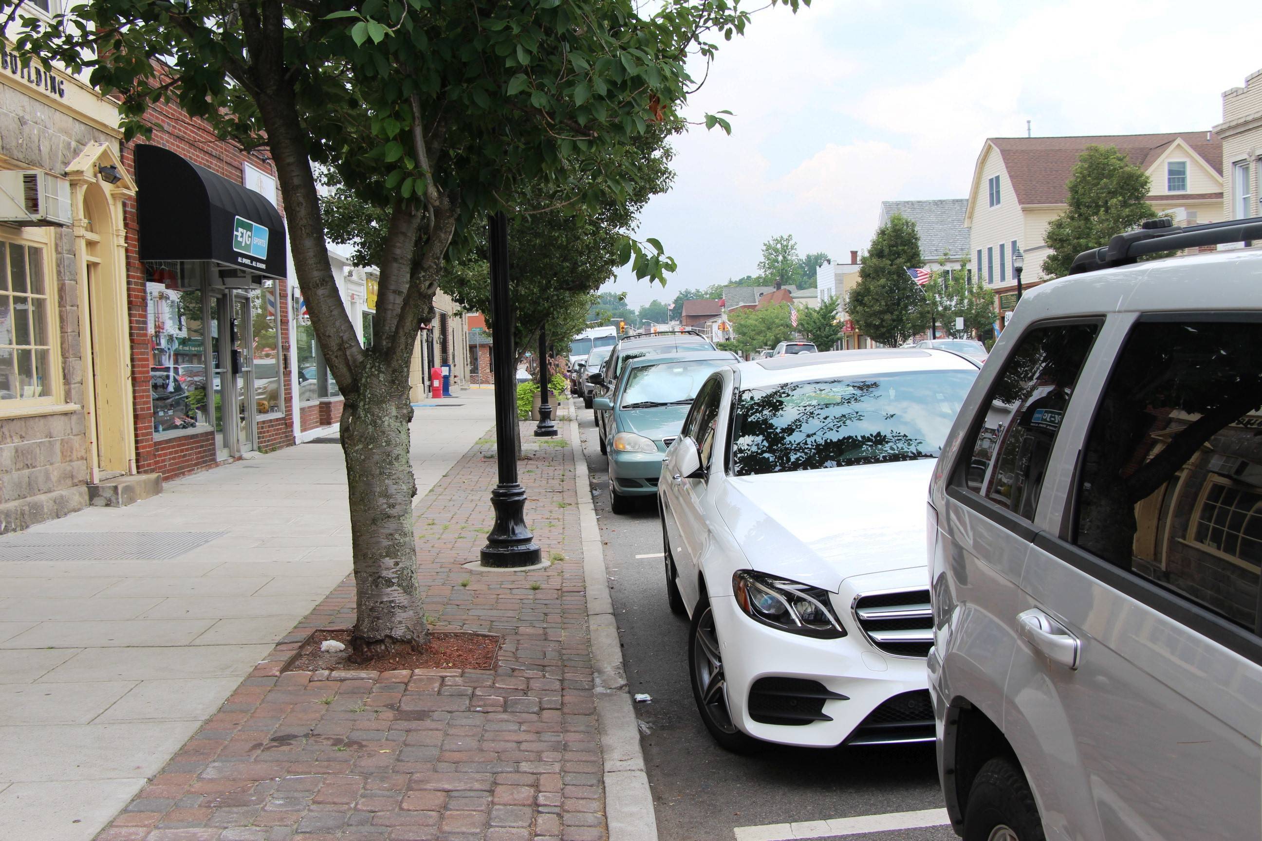 47d2780d4b9510dbc950_EDIT_Boulevard_parking_looking_south.jpg