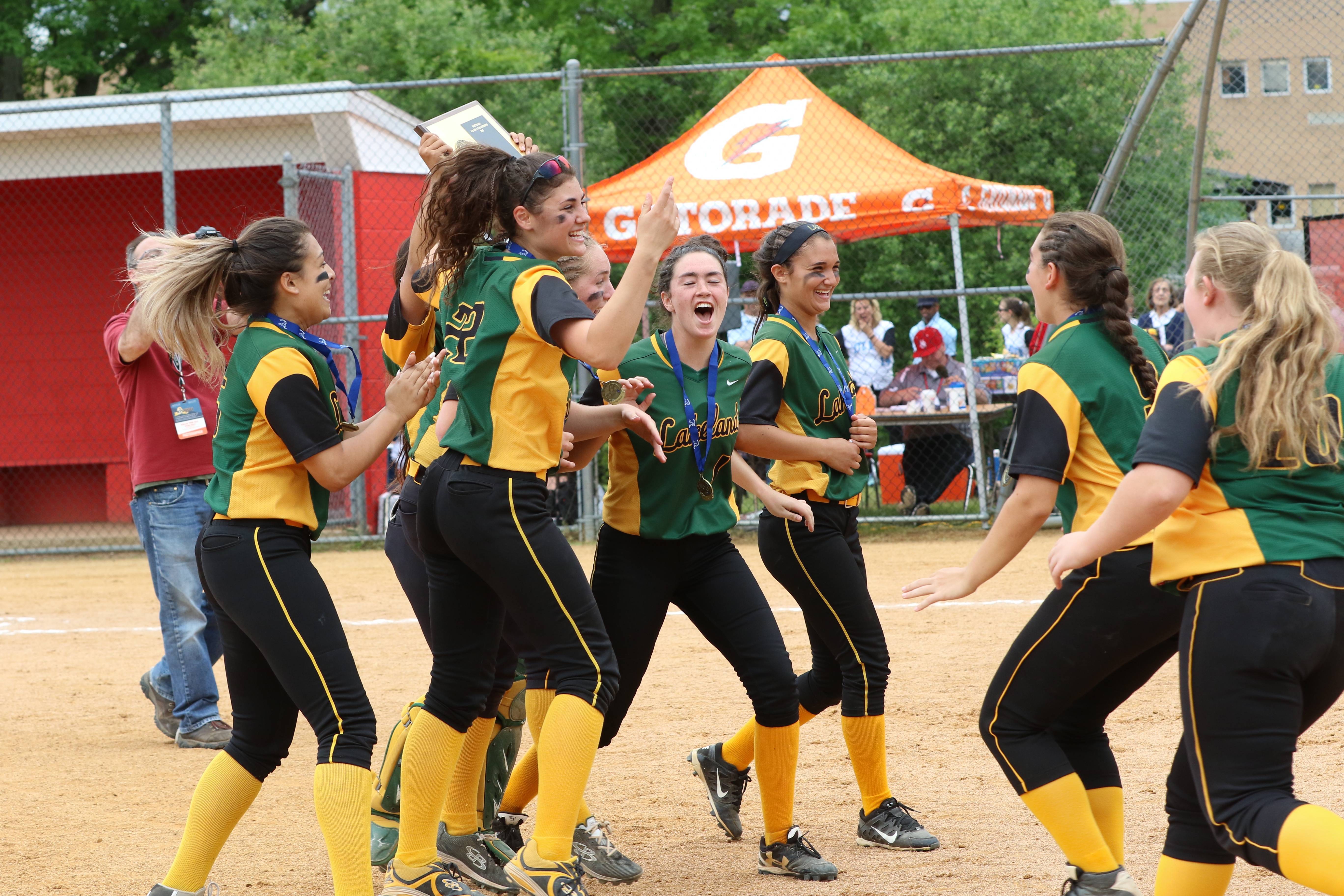 4908ac6fa36de947eb92_YN052717-LakelandSoftball_9.jpg