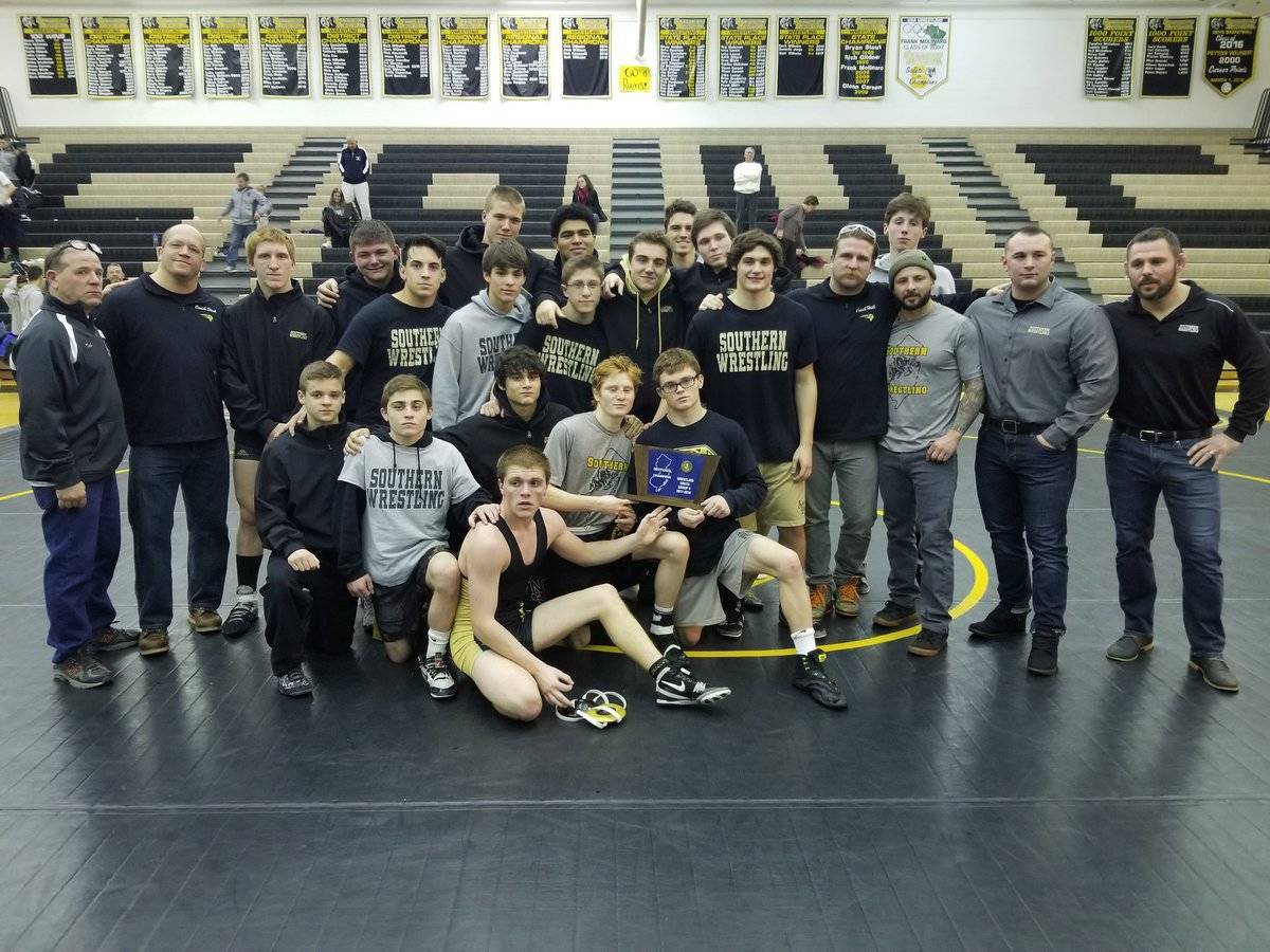 4c9bdd5082b90232b7e3_2018_group_V_champs.jpg