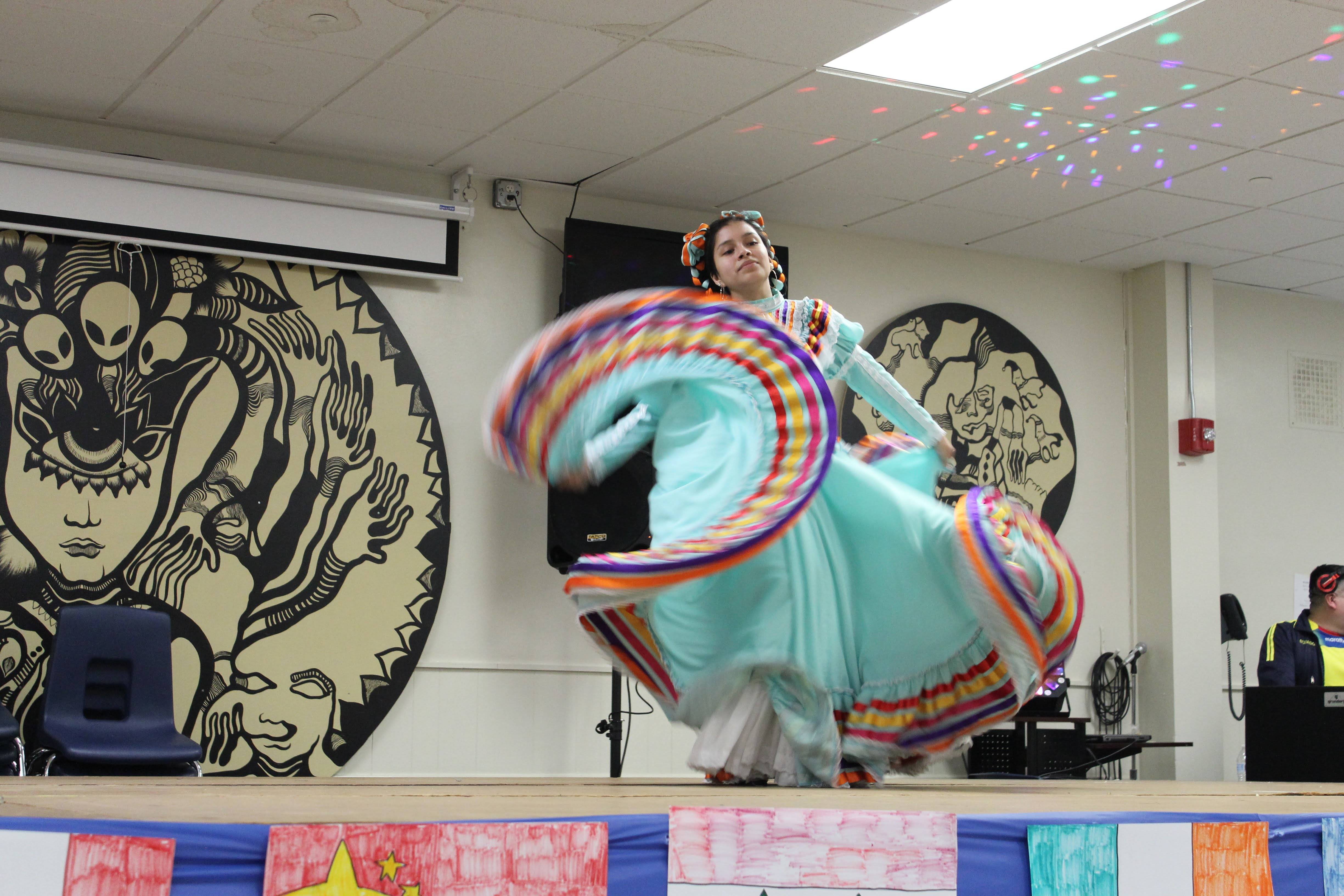 4dc14dc3be45f25b6087_1eda5a467f4343fd2ca1_Los_Quetzales_Mexican_Dance.jpg