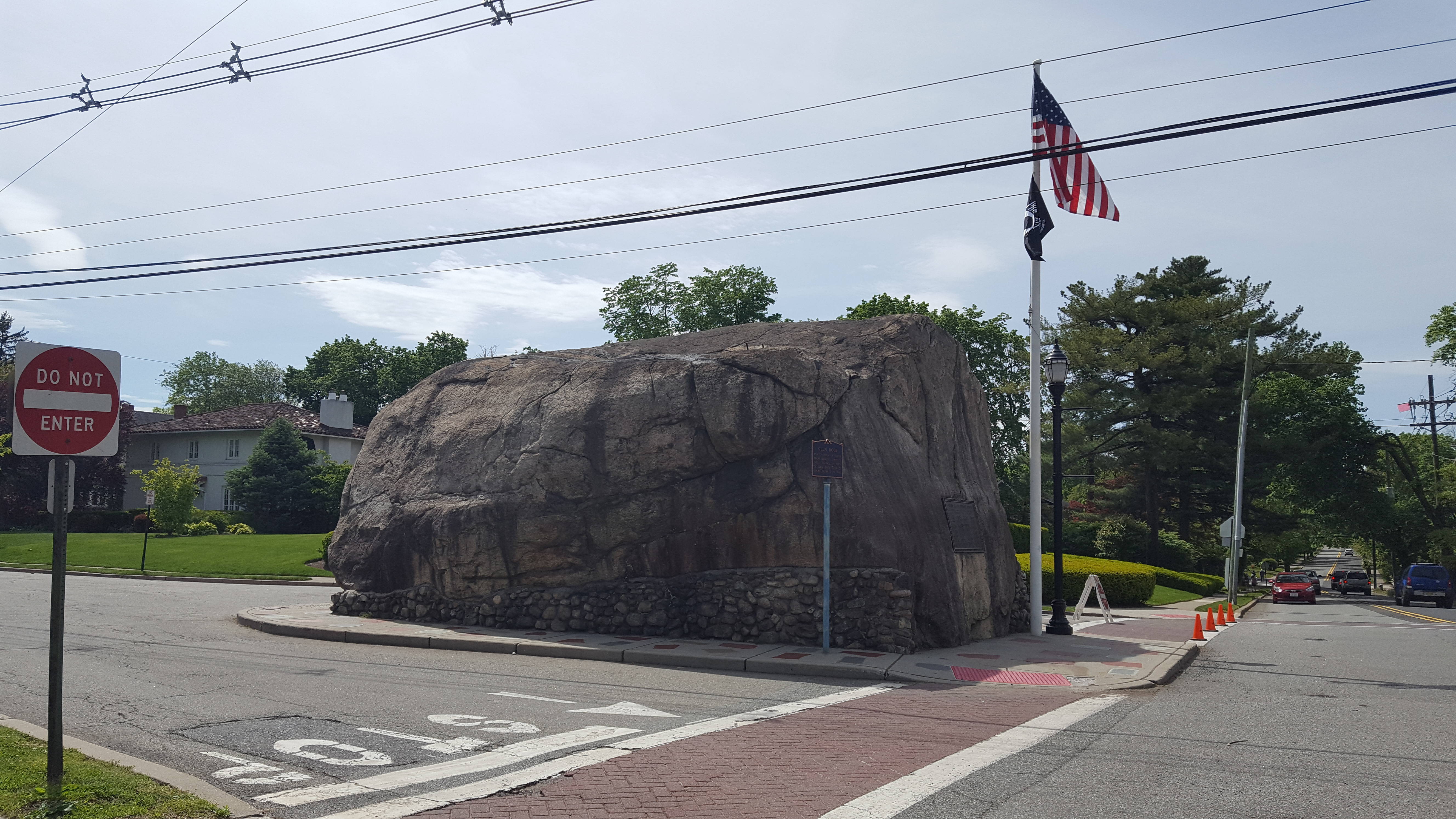 4dfe6136cdd9c66bb726_gr_rock.jpg