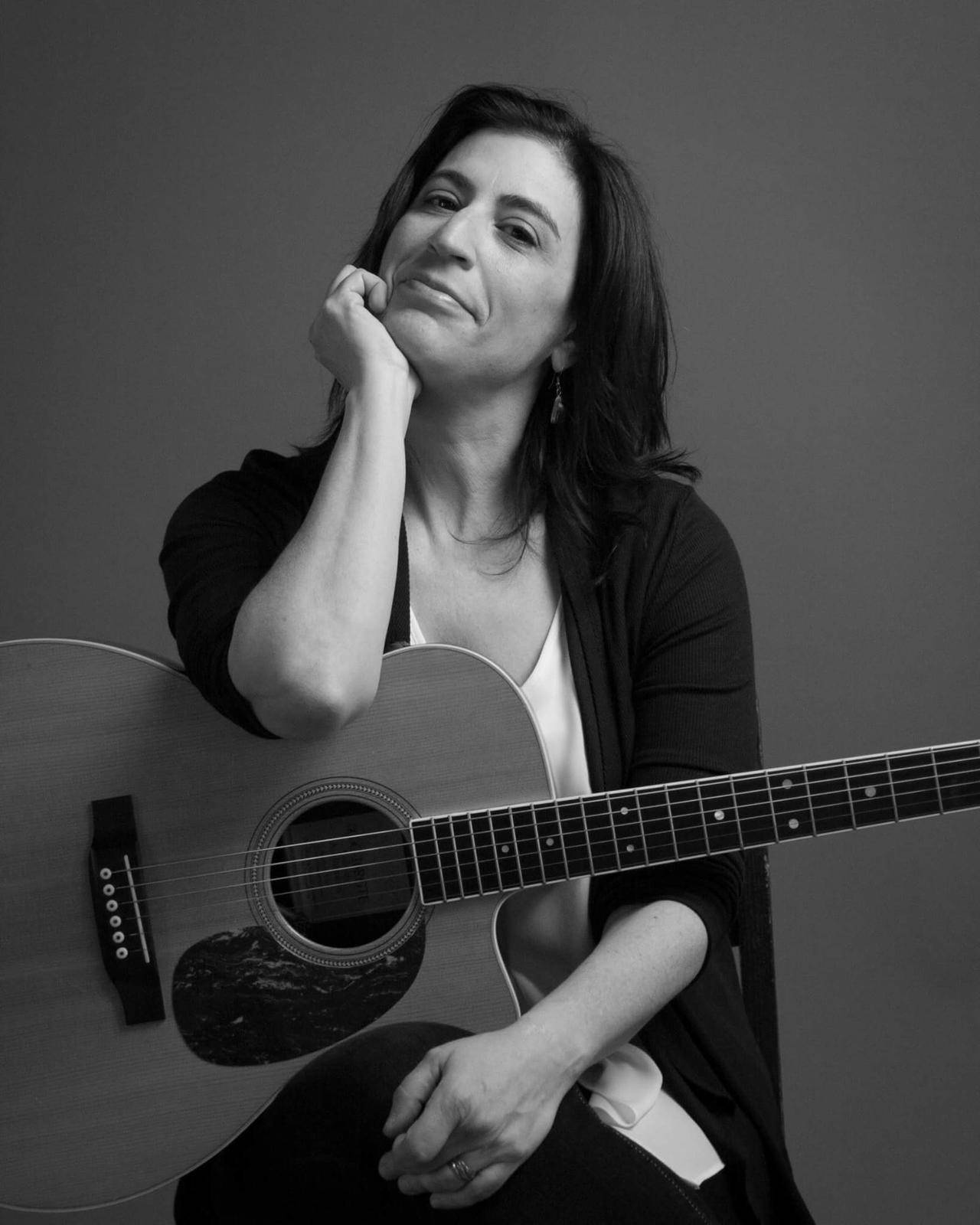 4e9b4df38386a6684c7f_Sharon_Goldman_singer.jpg