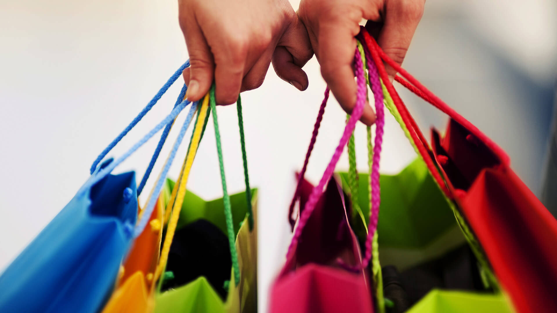 501b555f628b7c7a2d1b_shopping.jpg