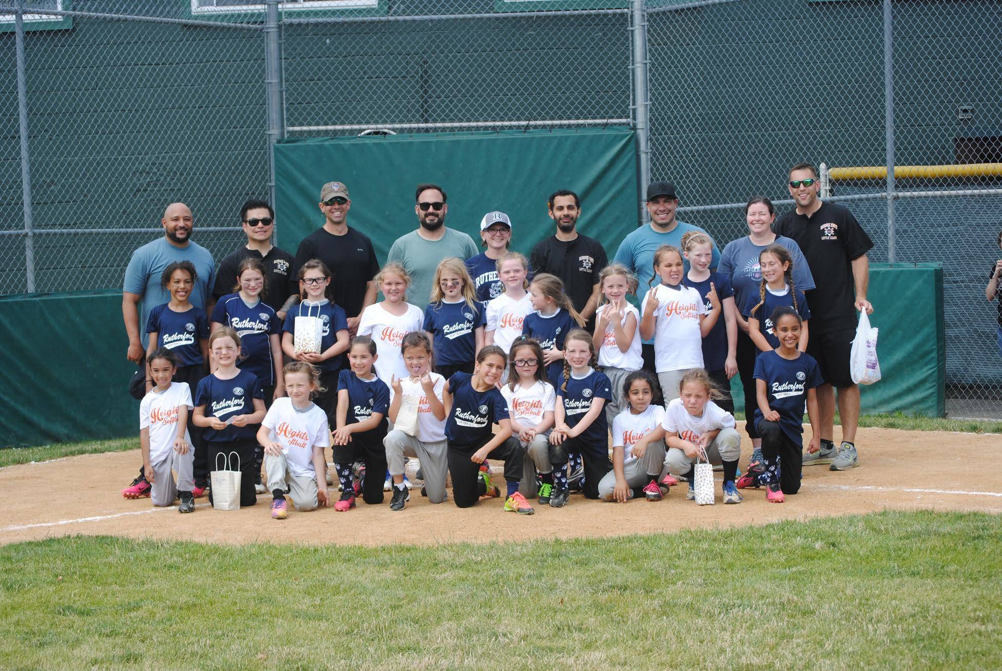 52fc5298c7f726508757_Both_teams_with_coaches.jpg