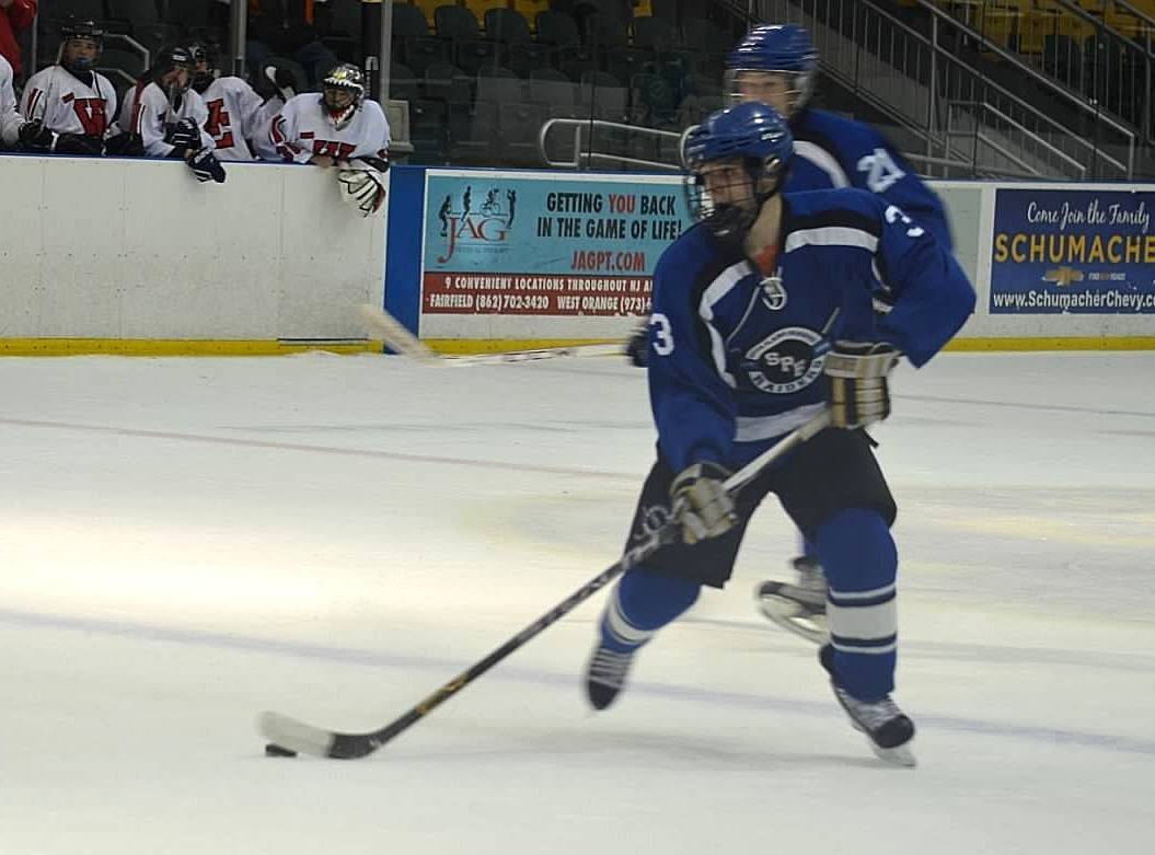 5348107a419130f3df4c_Hockey_-_3_Jared_Figueroa__FWD__Junior.jpg