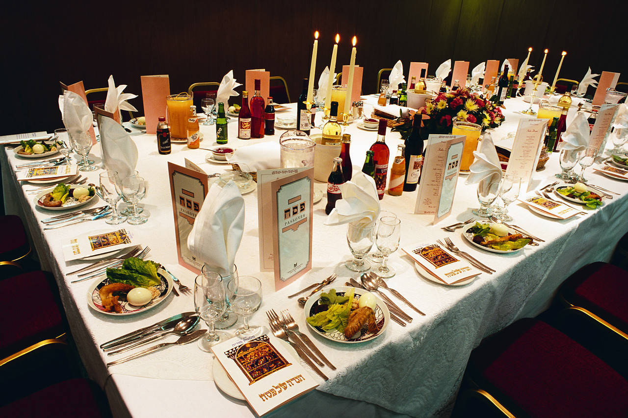 5370312bb3d5d84ec294_Seder-Table.jpg