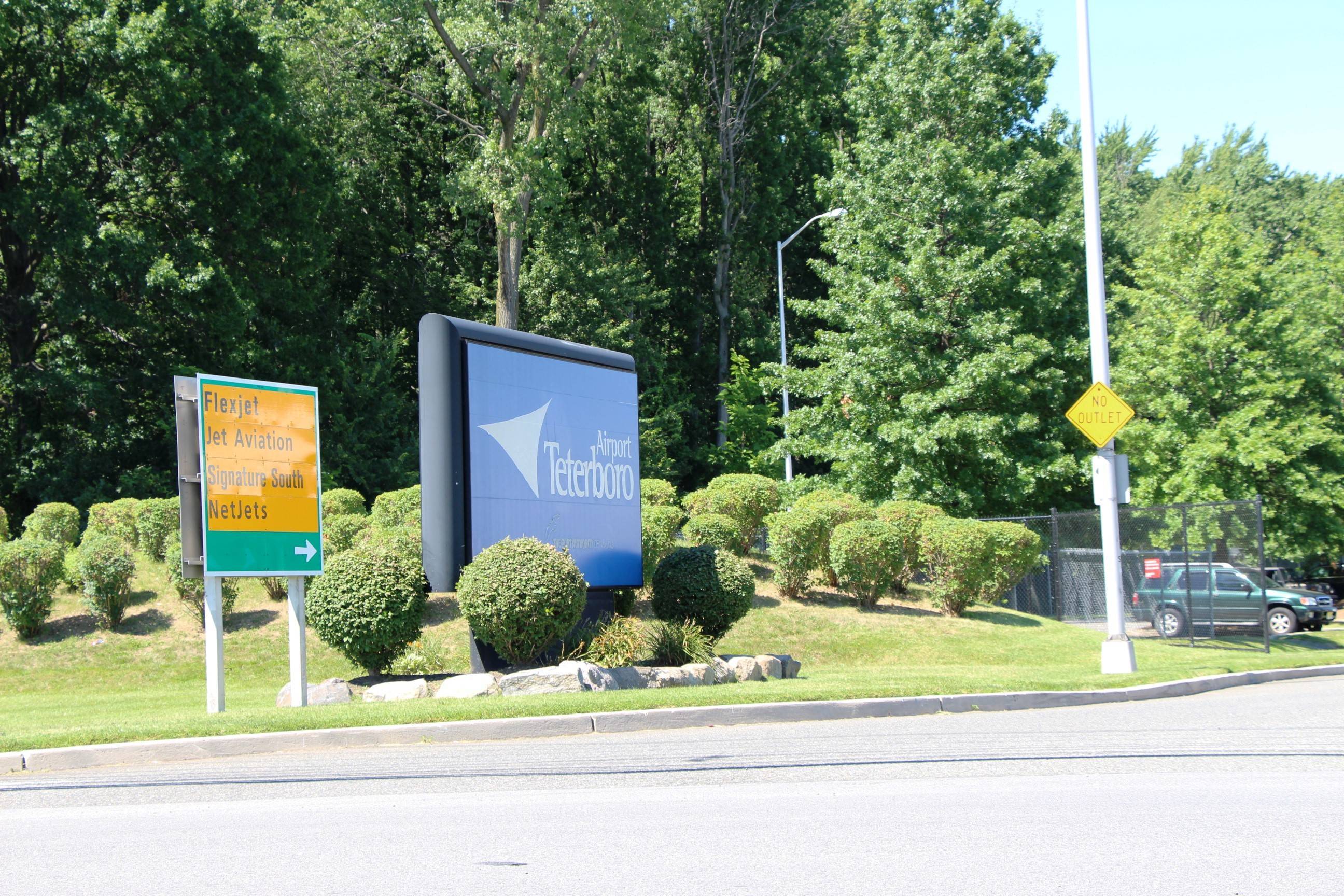 538ac1f7f0349eb3e791_EDIT_Teterboro_Airport_sign.jpg