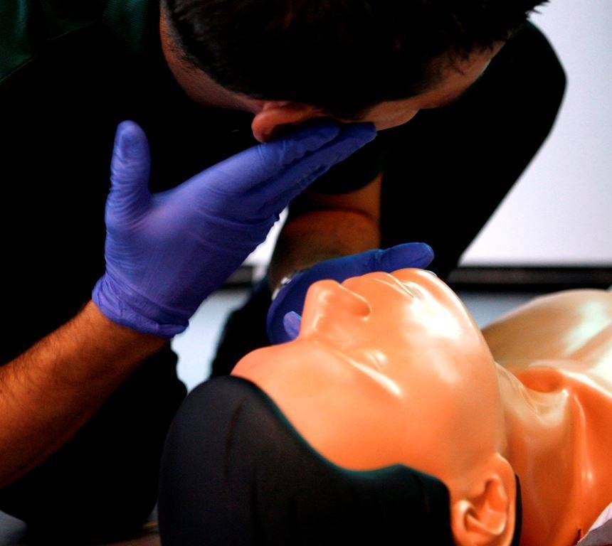 54d8af67fae5443fddac_CPR_training.jpg