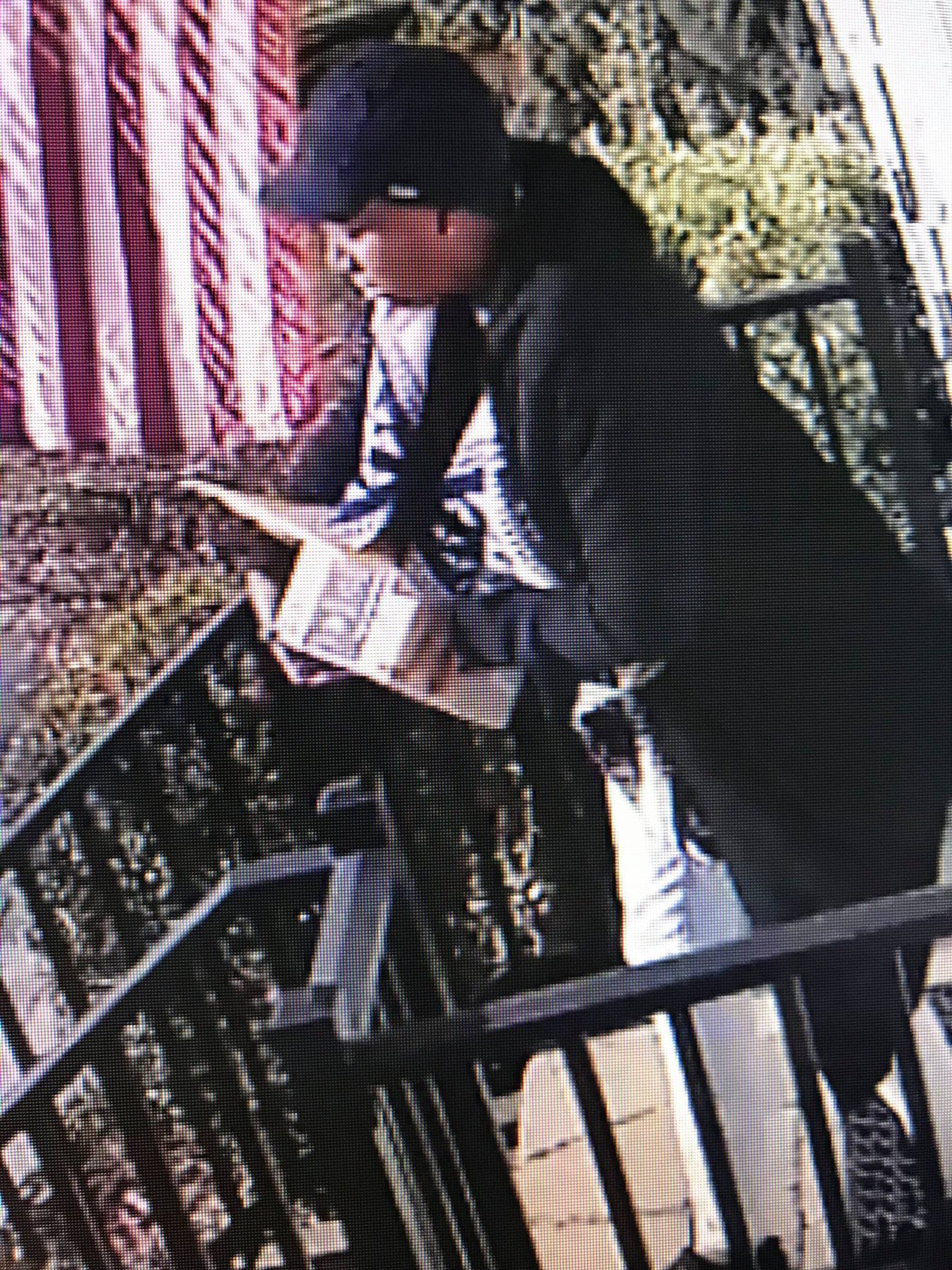 554b6d495e1053879405_police2.jpg