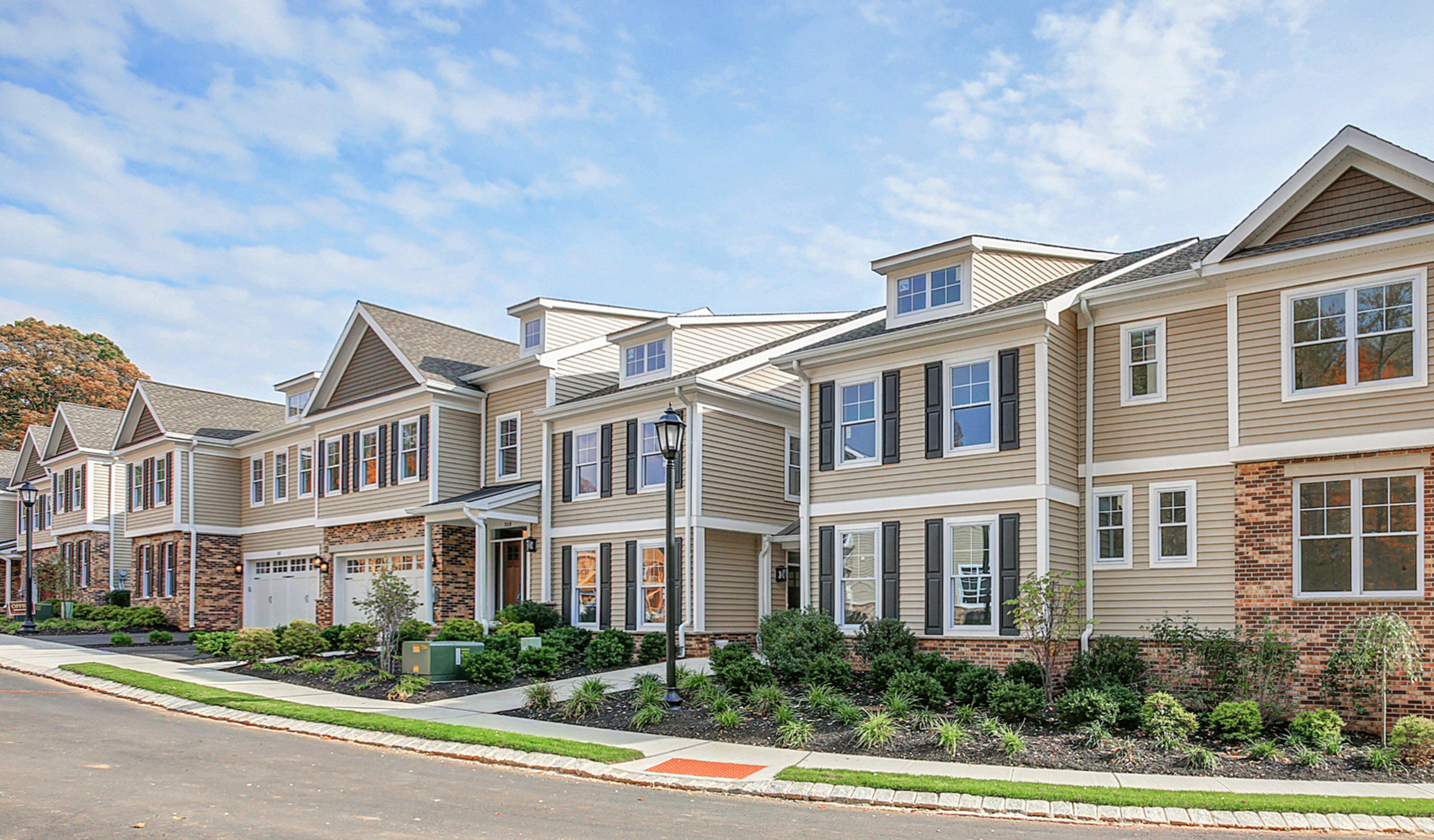 5732dd0f7cea1a87b275_Echo_Ridge_Way_517-print-001-62-Exterior__Front-3000x1758-300dpi.jpg