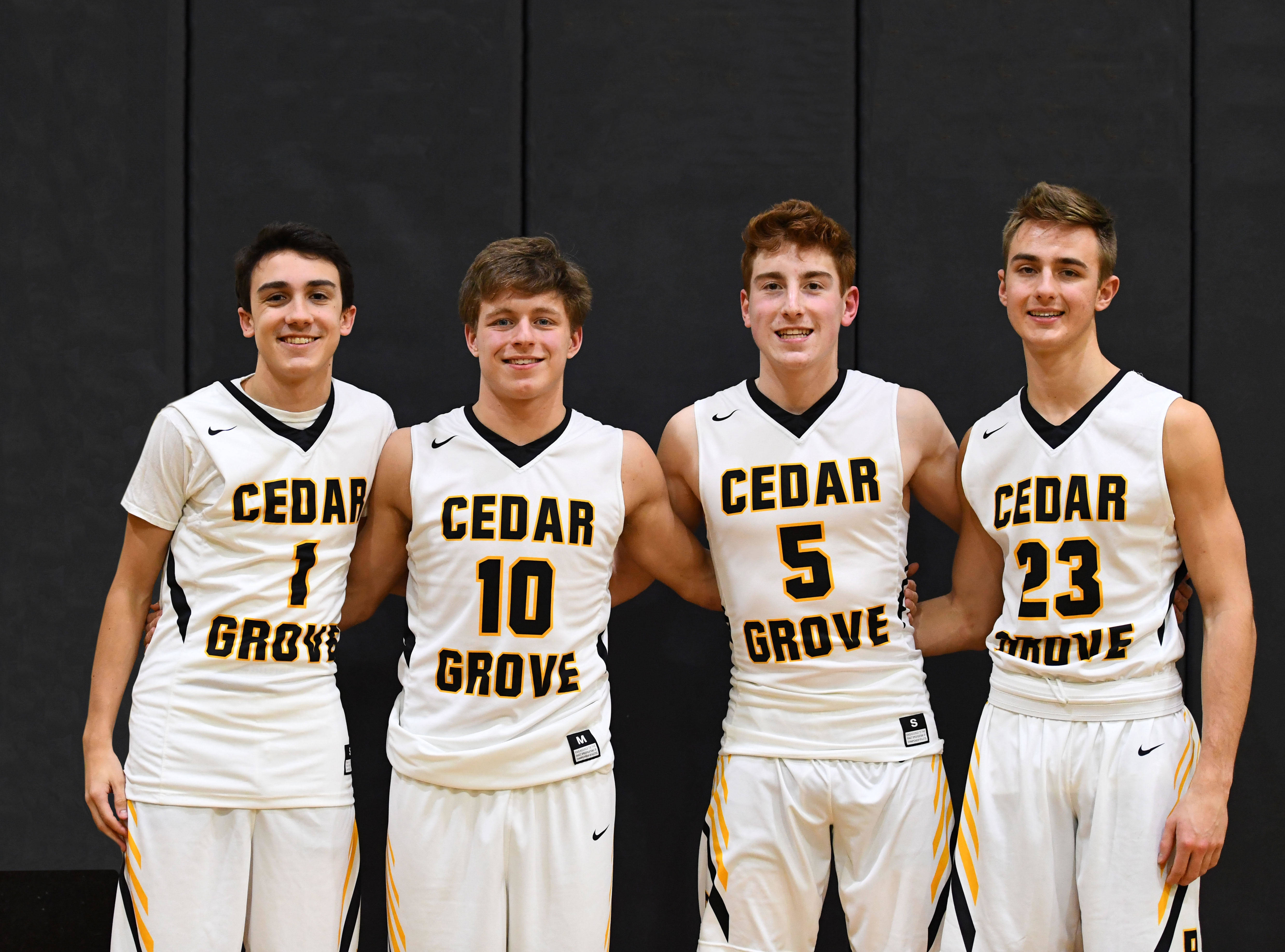 57b261bb558c1f9f542d_seniorsbasketball.jpg