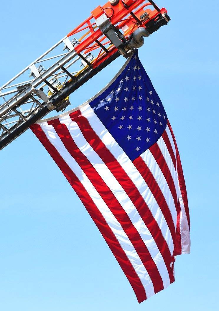 5814f824a27aff51feda_sompixflagdayfest2018americanflag.jpg