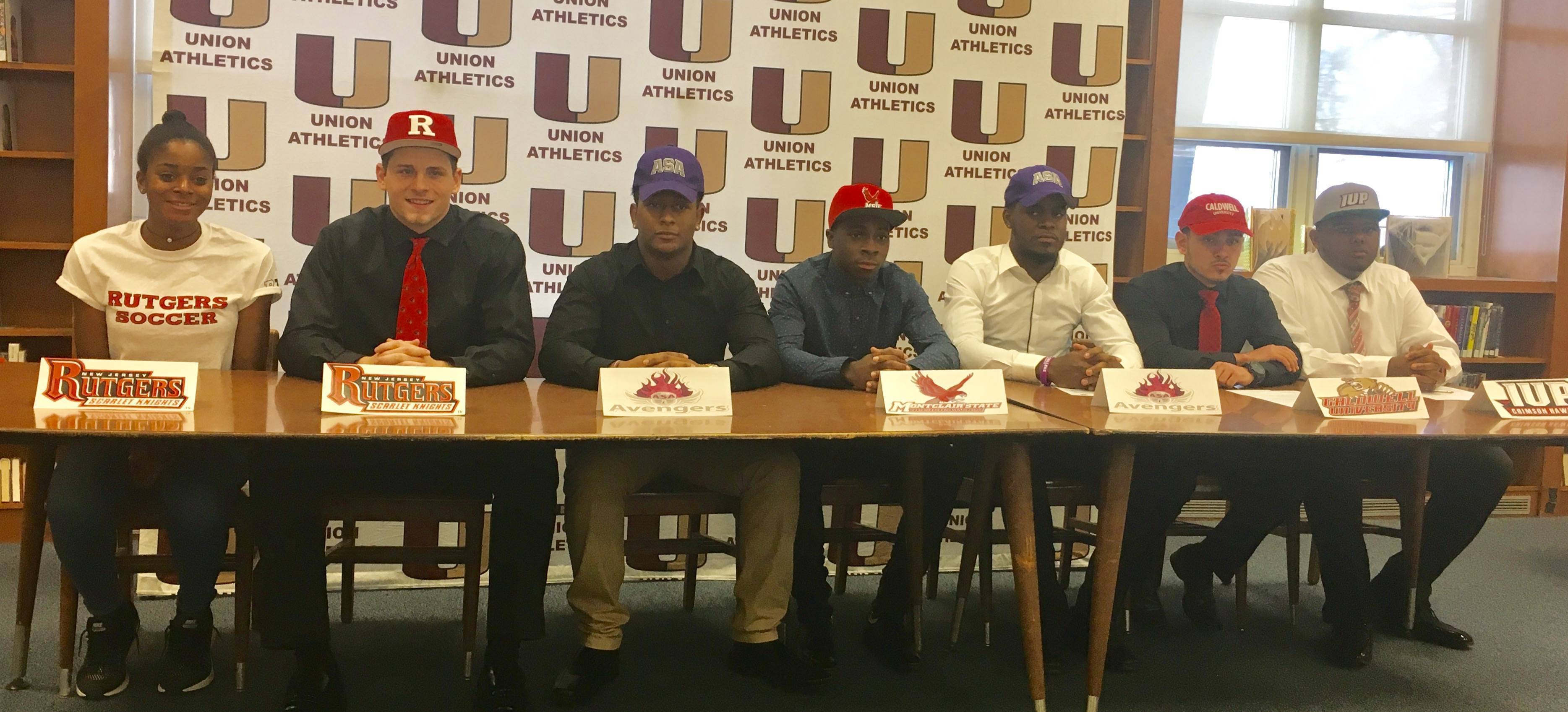 58f3d610ead30368cdc8_f597db6d052989a928b6_signing_day_2017_28.jpg