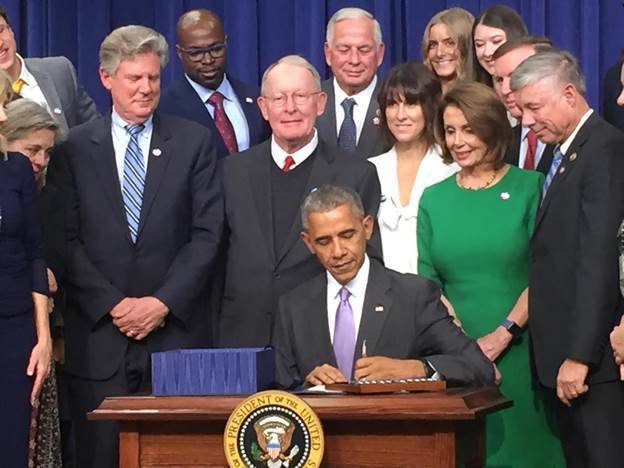 59bb9b04a85bf15d5d6c_pallone_obama.jpg