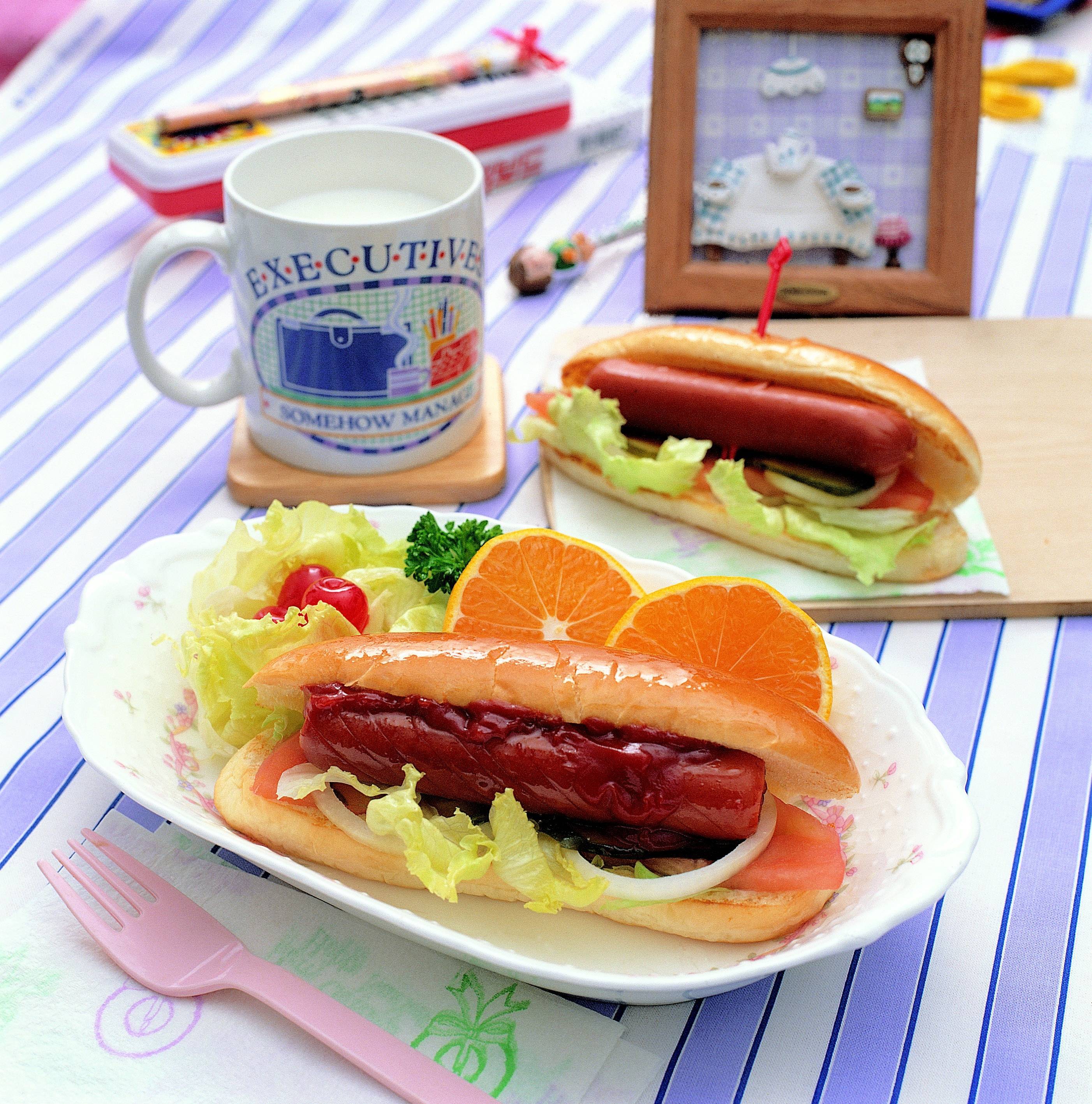 59e18dbbc72ff7043618_2015_Hotdogs.jpg