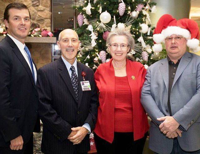 5a283581ebfb5375dc3d_sompixsantaswat.jpg