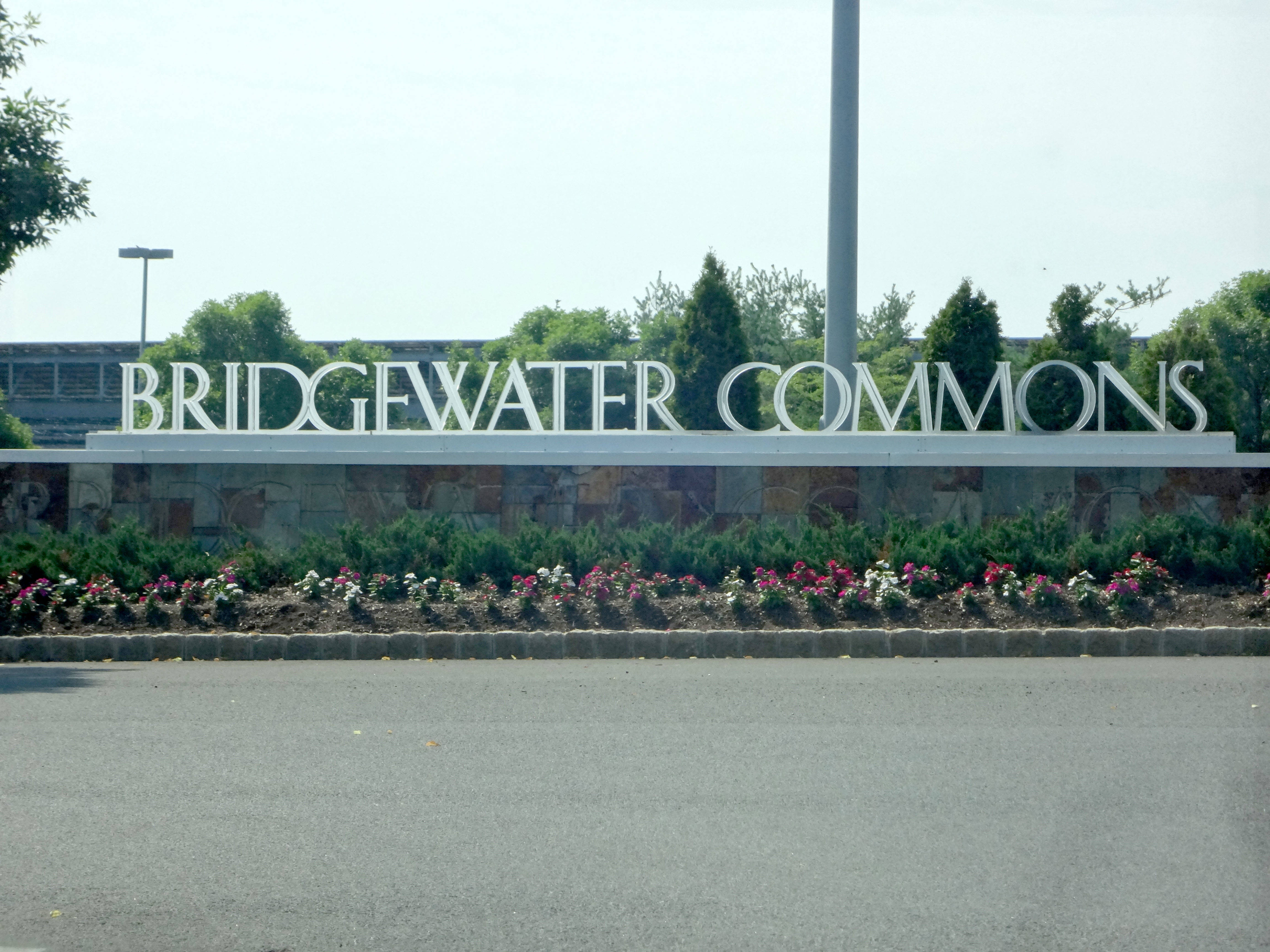 5b3bca0b42479a51d798_mall_photo.jpg