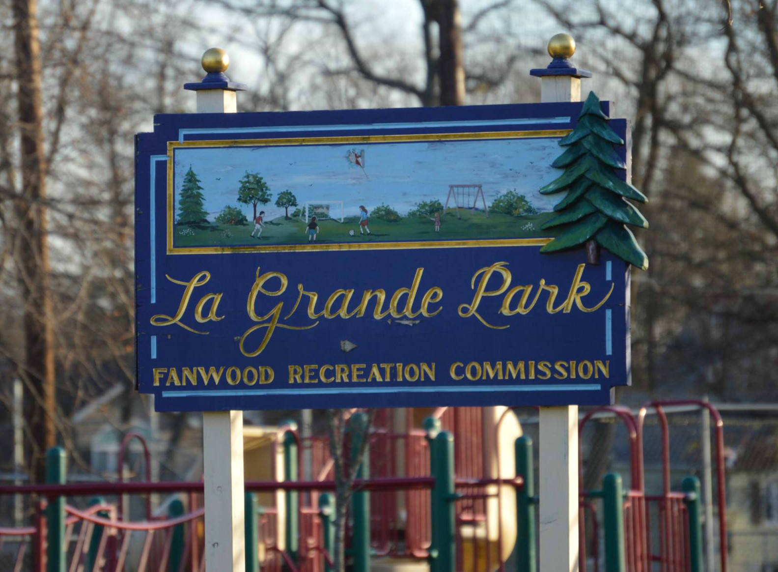 5fd82b118ddac53a9d2a_b6353fcbbecfe1a0b80e_84fb08687cc665004a12_lagrande_park_sign.jpg