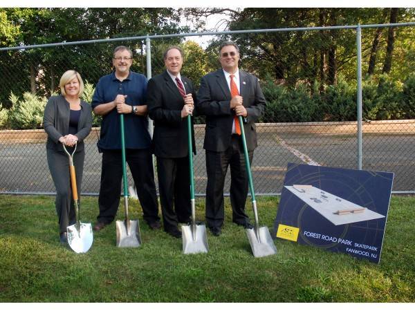 617ebcd8474d203e6698_Skate_park_groundbreaking.jpg