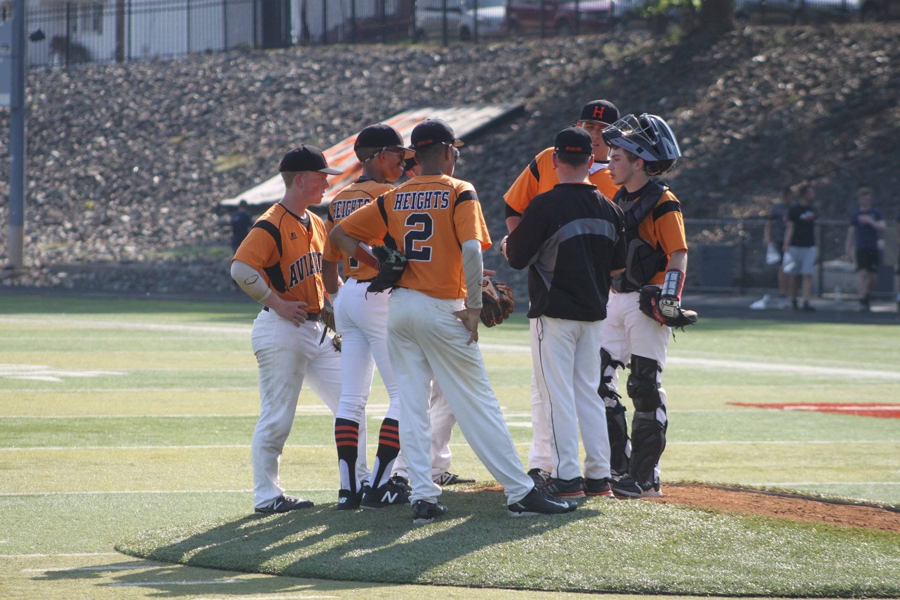 6254af51e3047ab06b5b_Gabes_talks_on_mound.jpg