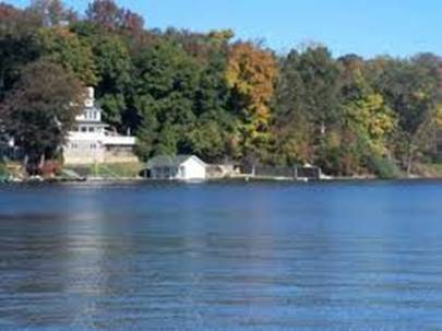 64710642d147665d83ed_27dfa819746a1538b16c_lake.jpg