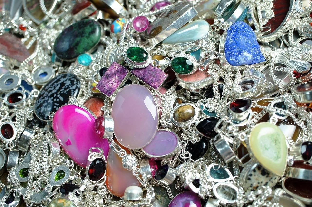 64d62e605ec7f304f630_gemstone-665698_1280.jpg
