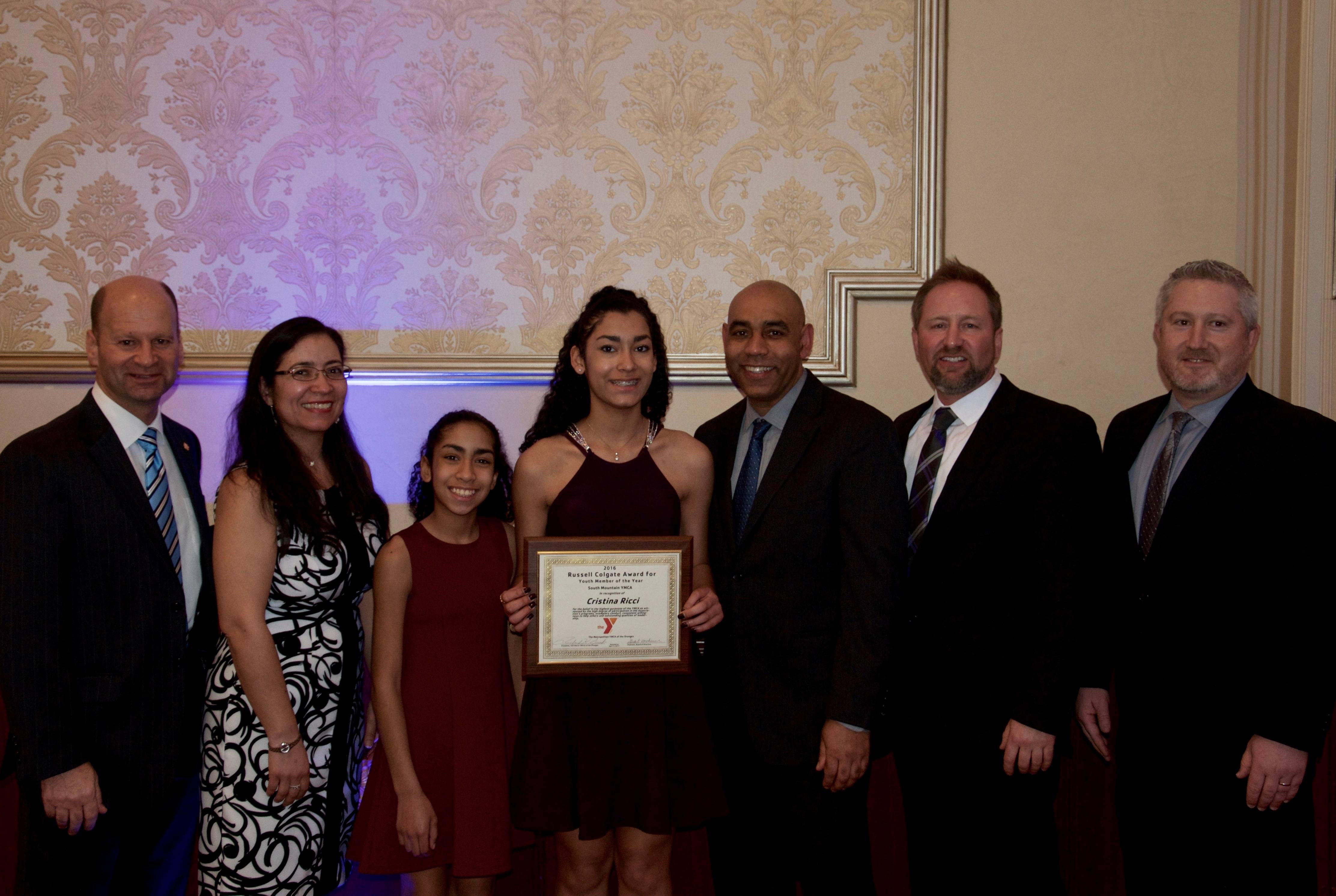 65358a18e57da277237b_Cristina_Ricci_receiving_award__1_.jpg