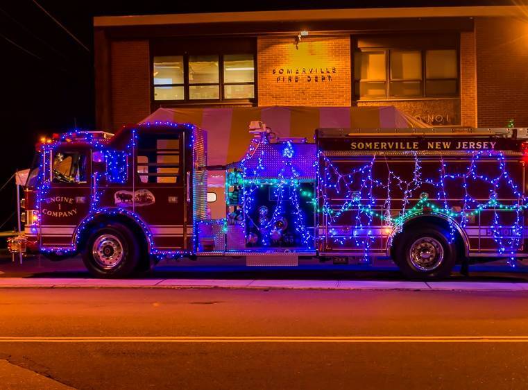 6821e21fa167ab36934e_sompixfireparade3.jpg