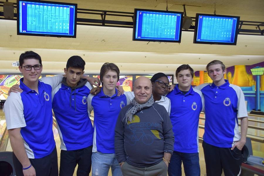 68577f7229b623bec27e_BowlingTeam.jpg
