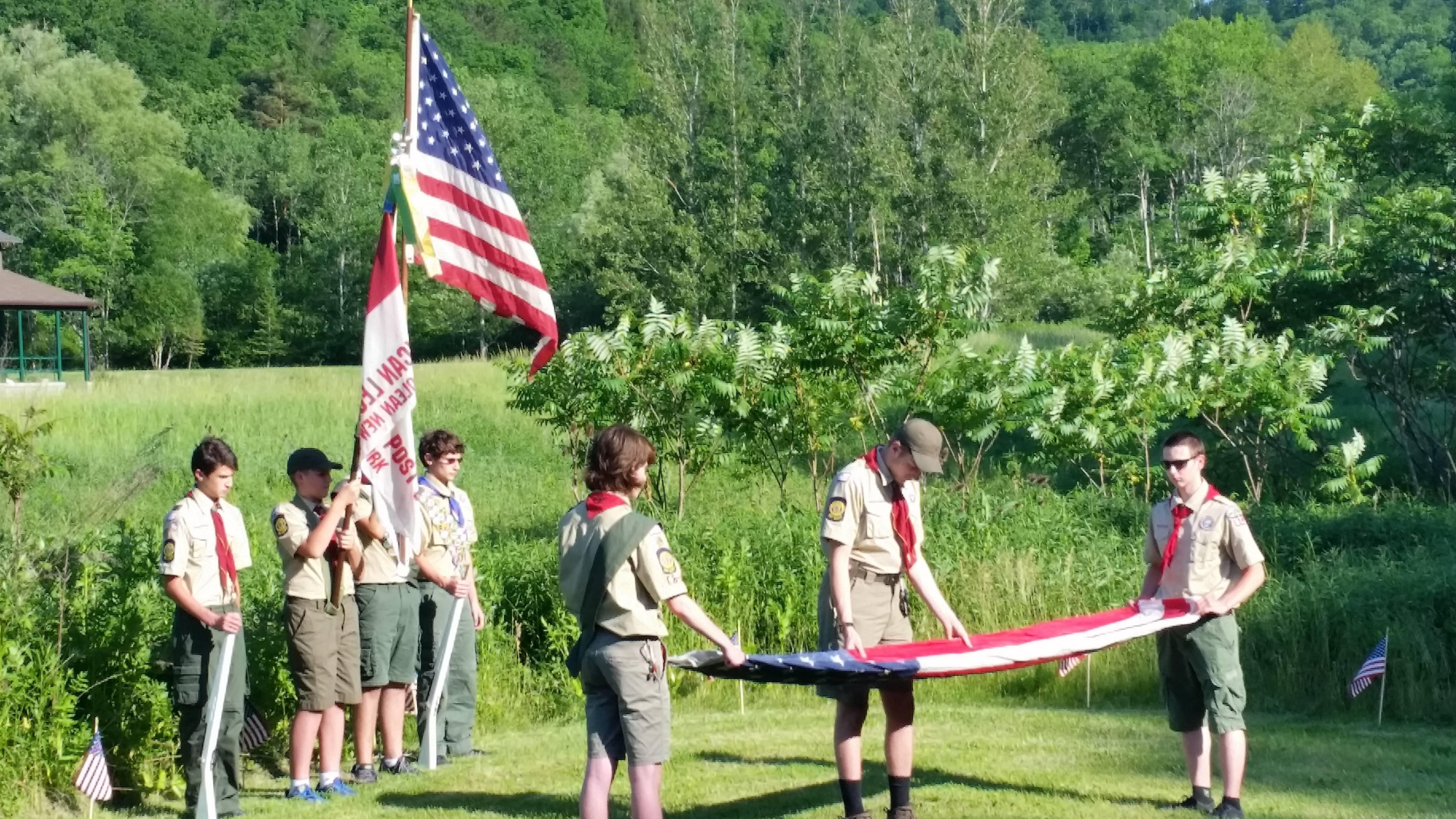 6944b302dfab87691cb3_2e1b7c15e1a117fb327d_Folding_the_Flag_6_14_2017.jpg