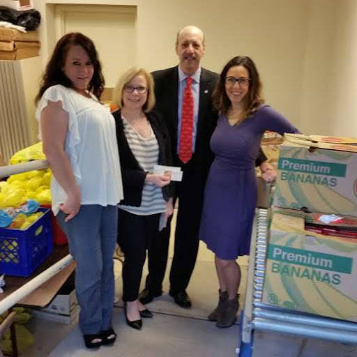 69b6cb75171d7a3c511e_502345d9ce27581cfc17_Bobrow_Food_Pantry_-_05-23-2017.jpg