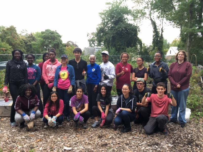 6f4fb4547323598078b3_Uninon_garden_fall_cleanup_2016.jpg