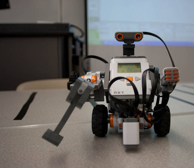 71861291ece13a2e023b_robotics.jpg