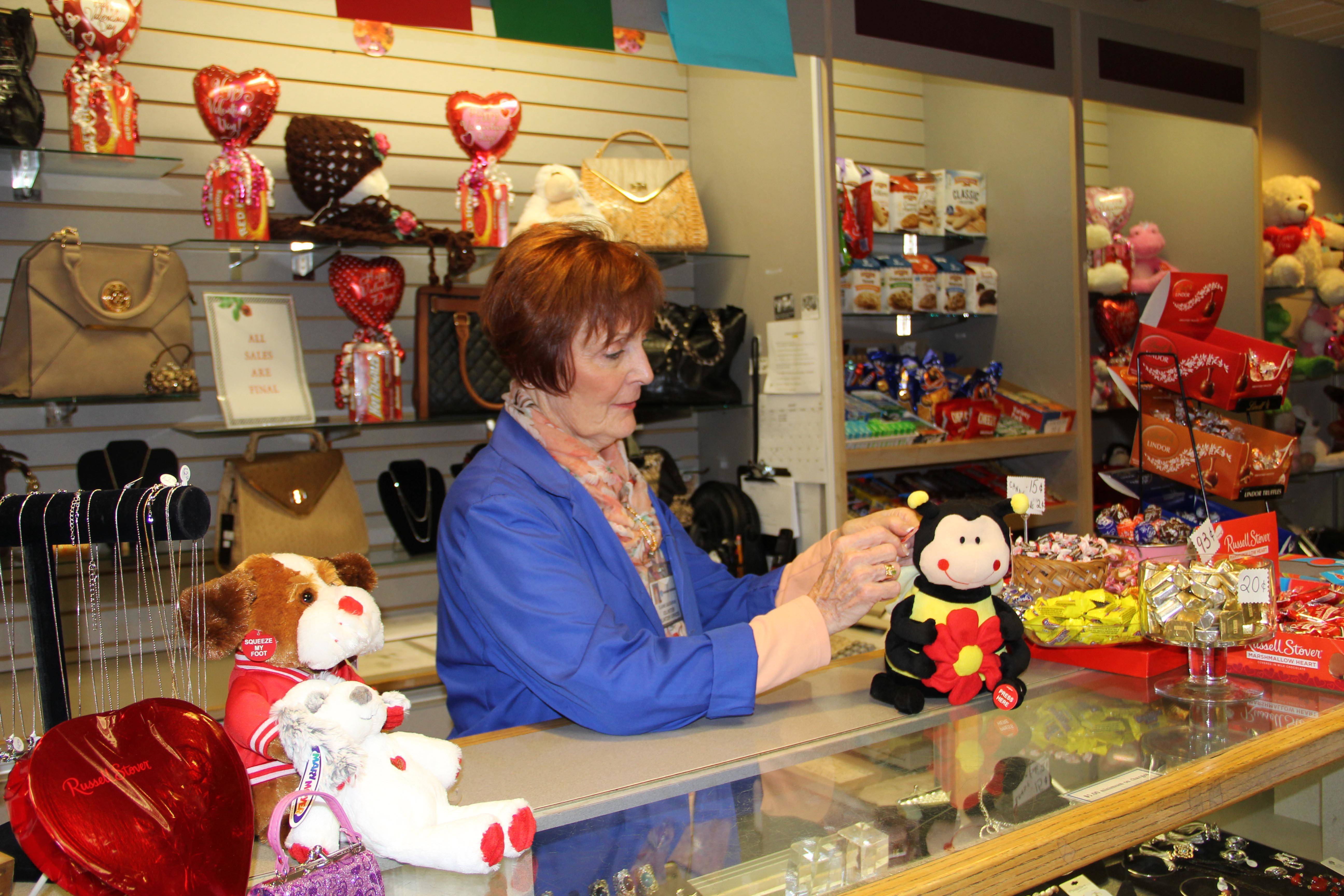 735f5cc0c17532f6f790_04dd5d3ae5417633a29f_Volunteer_Lobby_Shop.jpg