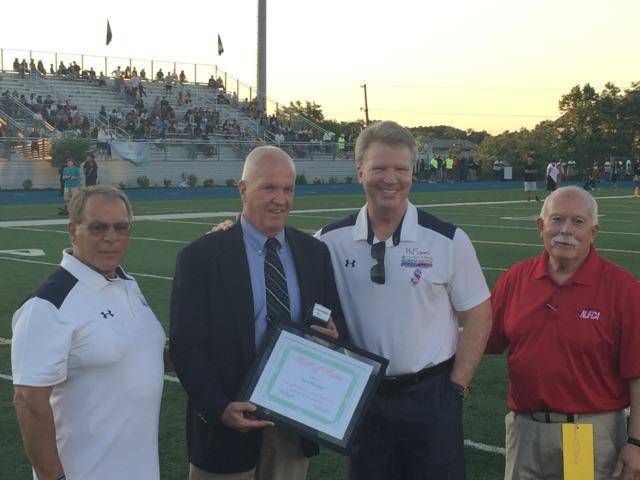 738308cdb55e76c1335a_Donohue_with_Phil_Simms.jpg