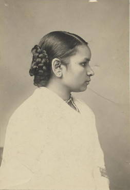 7526100cc695711dca03_Anandibai_Joshee.jpg