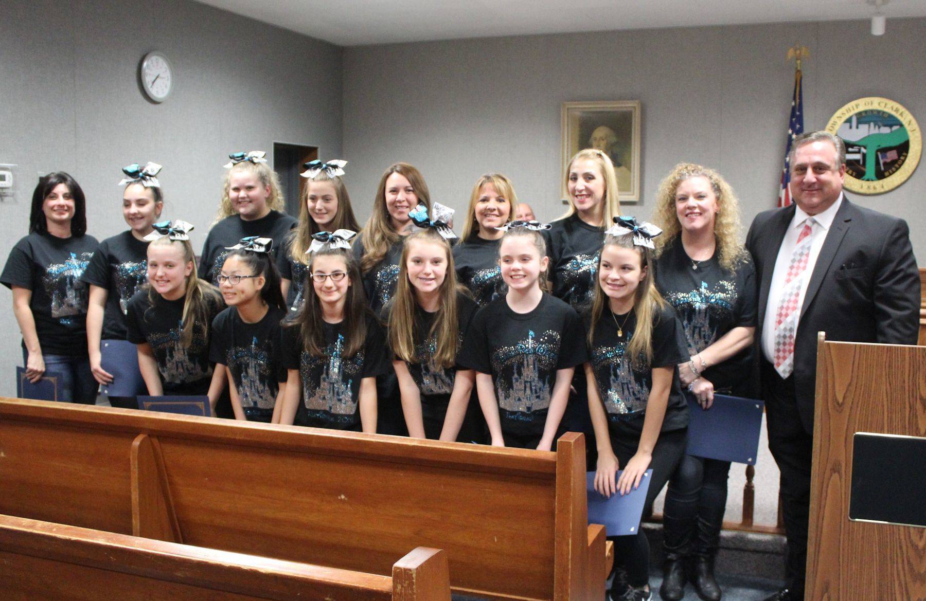 7586113900a22a194472__cheerleaders_1.jpg