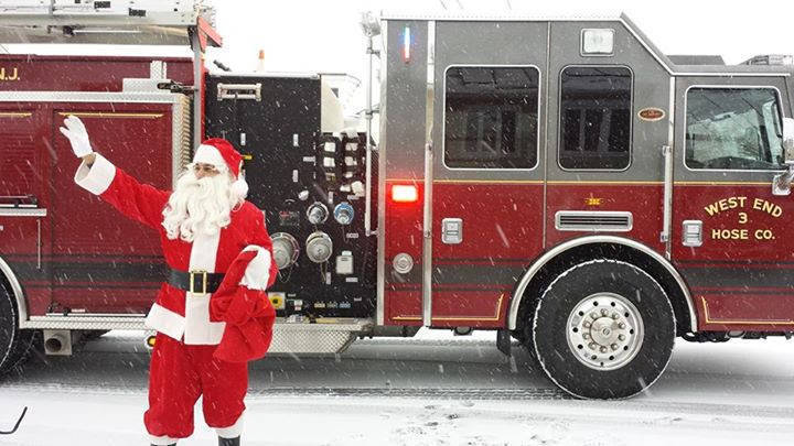 76fda8aa7645cc44cb8a_sompixsantafiretruck.jpg