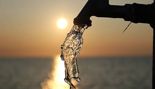 792db2c96e9f1a953ff2_water-faucet-beach-520.jpg