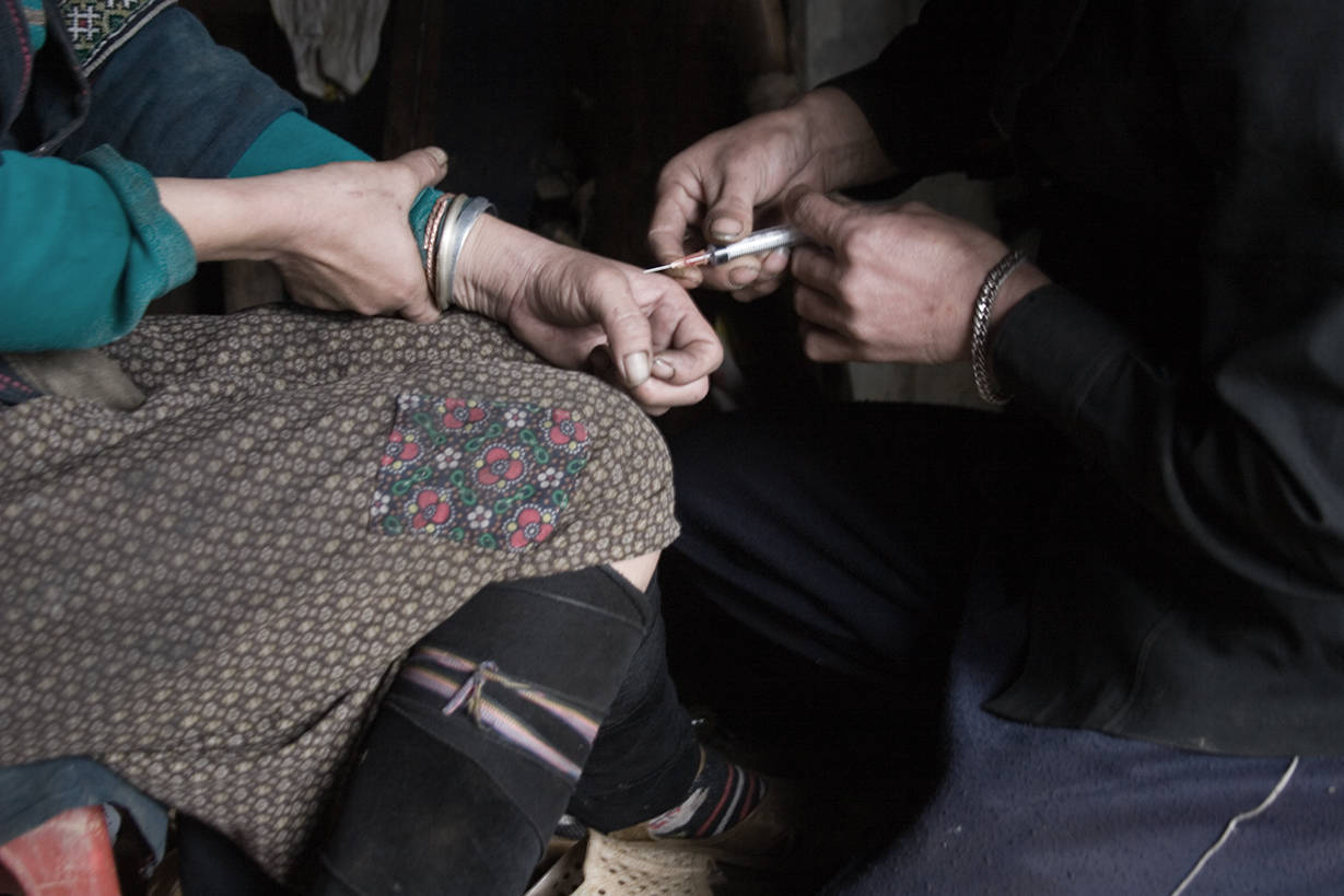 7bf242057ef27112a960_Injecting_heroin.jpg