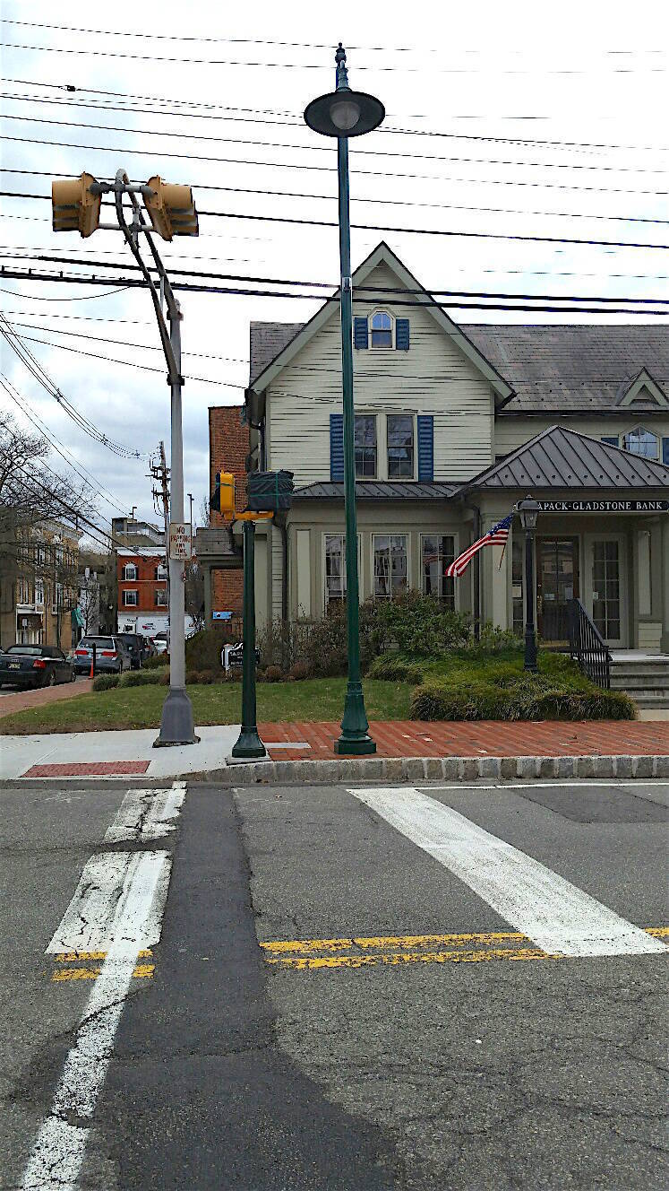 7c0d8c15fb41267e7d9d_7c2331b9ce2a60cd6f42_DeForest_Ave.jpg
