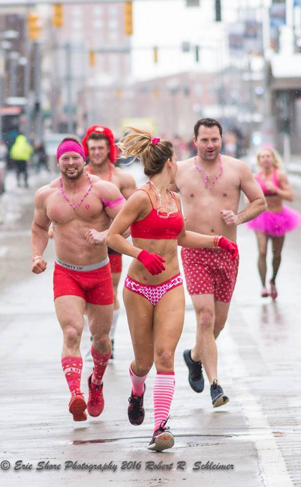 7ce643f181c95f2d7978_Guys_chasing_girl.jpg