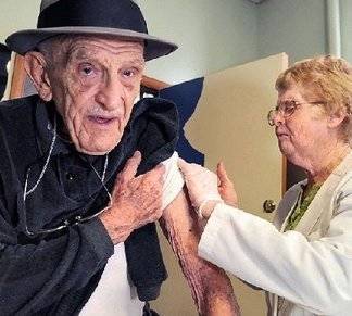 7db24cfd36080f82f907_sompixseniorflushots.jpg