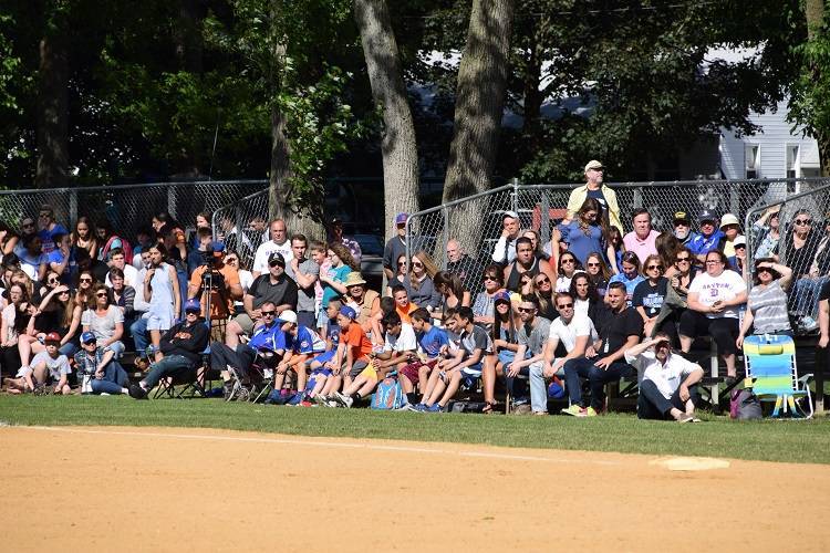7db88ba9b1b97fea9f5b_62Crowd.jpg