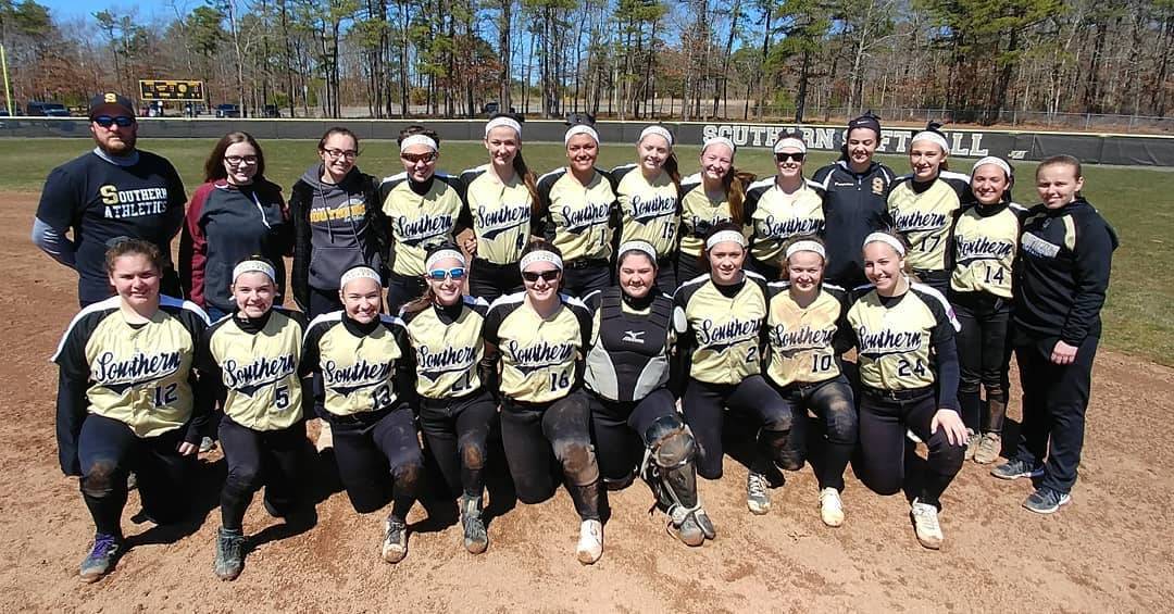 7ded73d4bf8b8d937a11_2018_softball_1.jpg