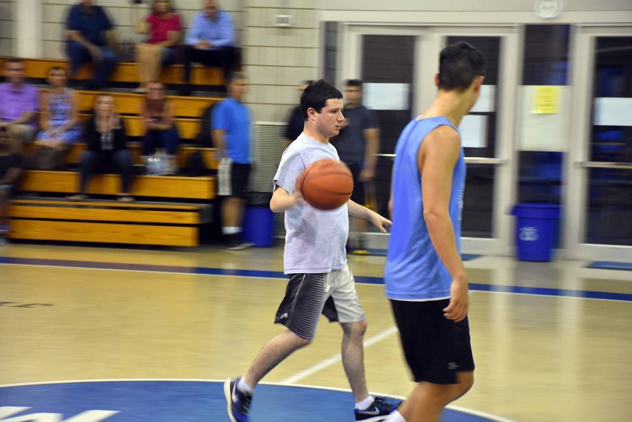 7f8b7f1269eb06760cd6_Ethan_dribbling.jpg