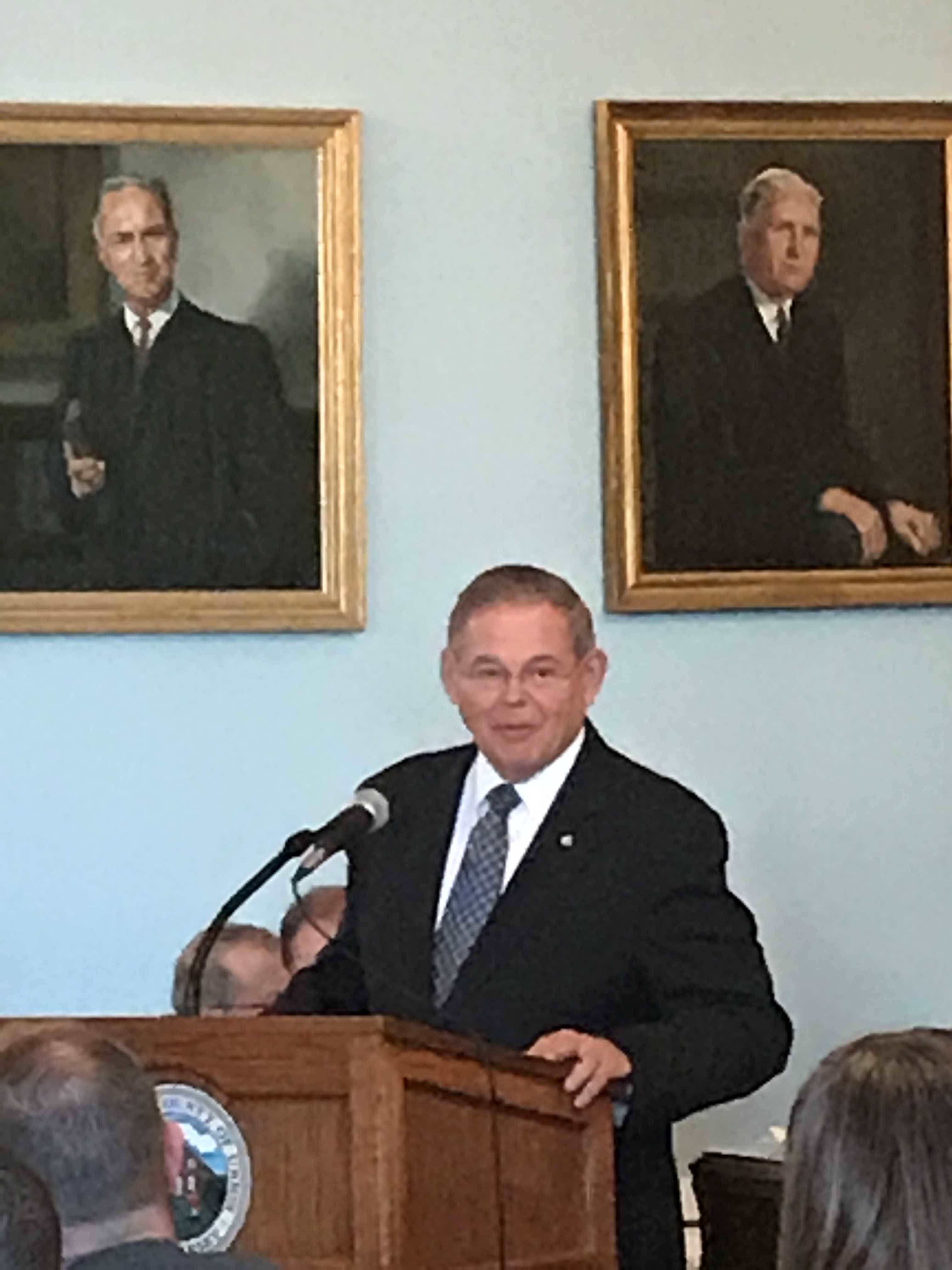 80a5cdd226ec2f744fa2_a80154327d8531387733_Senator_Menedez__speaks_to_the_audience_and_Freeholders.jpg