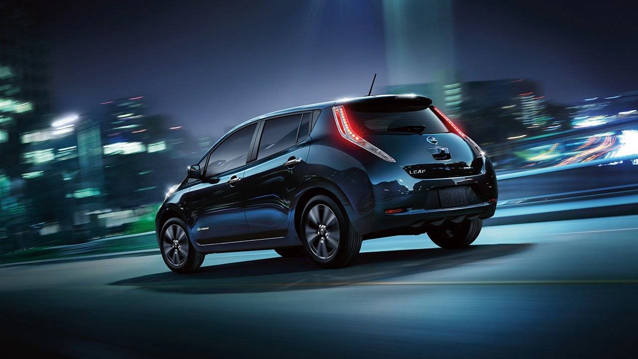 819e8e46c8895e70c840_2017-nissan-leaf-rear-profile-black-large.jpg