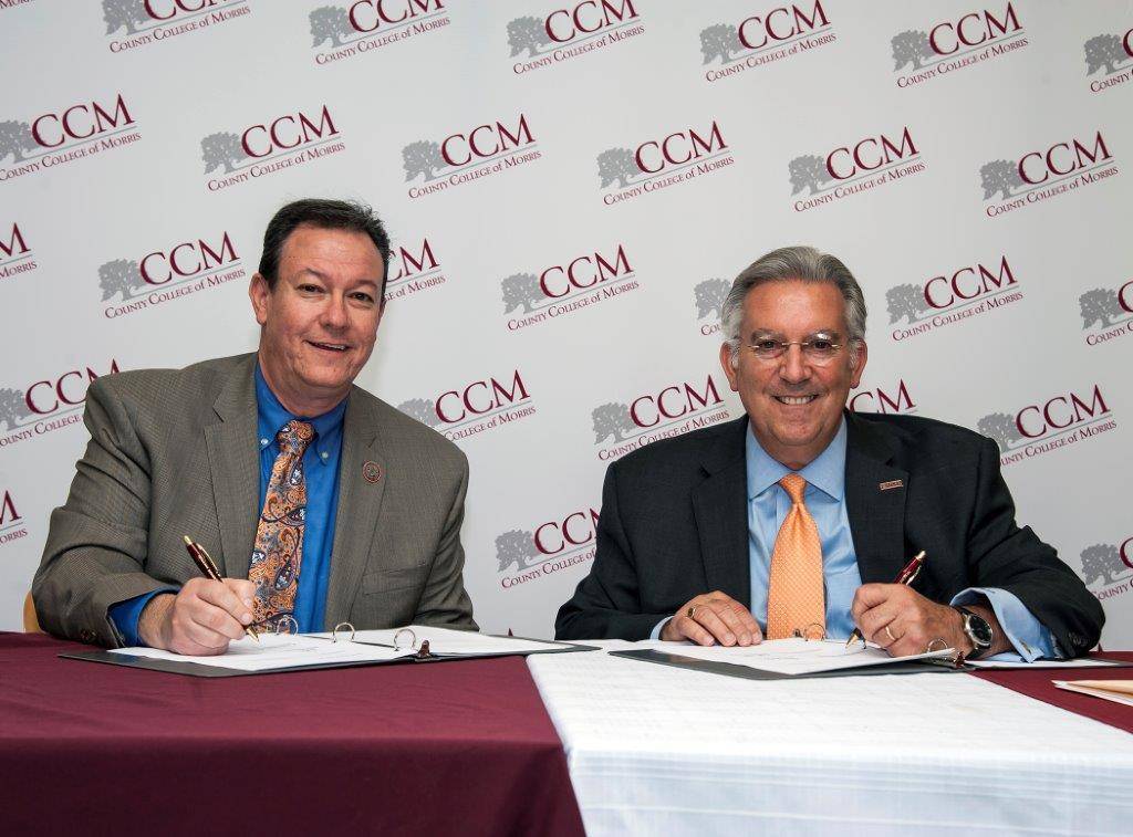 823cd02442f349ffd86e_ccm-rider-signing-10-19-17-1__7_.jpg